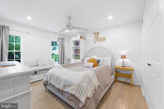 9212 WILLOW POND LN, Rockville, MD 20854