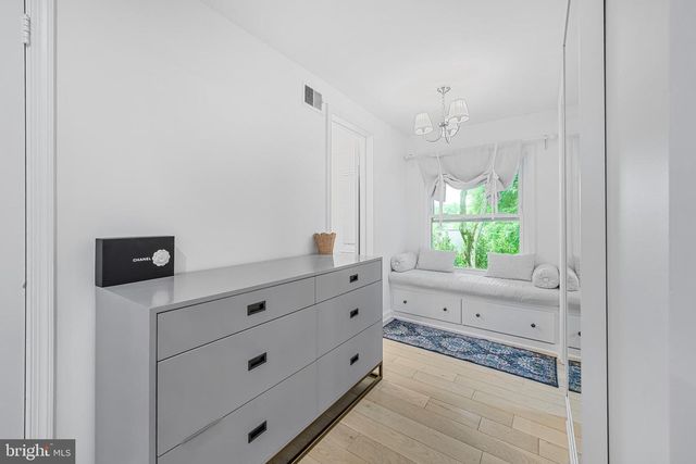 9212 WILLOW POND LN, Rockville, MD 20854