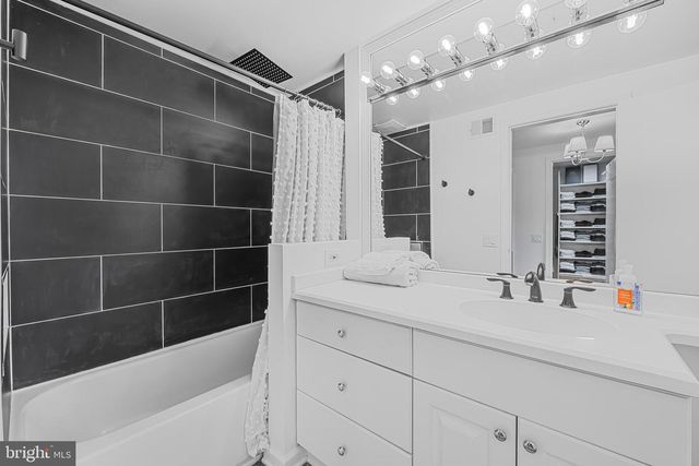 9212 WILLOW POND LN, Rockville, MD 20854