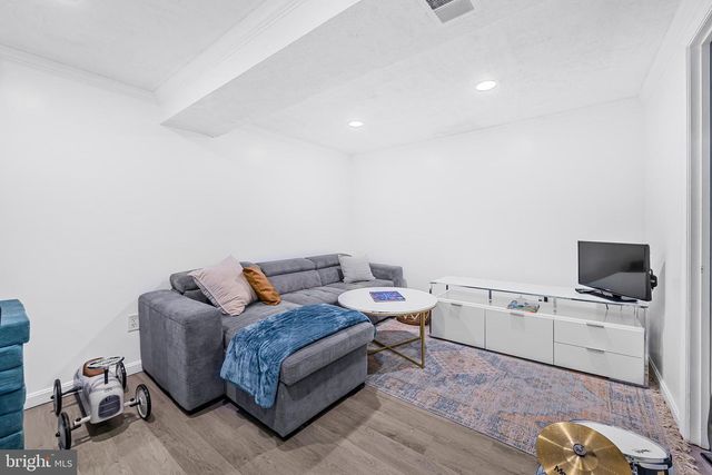 9212 WILLOW POND LN, Rockville, MD 20854