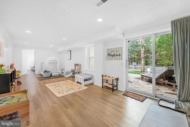 9212 WILLOW POND LN, Rockville, MD 20854