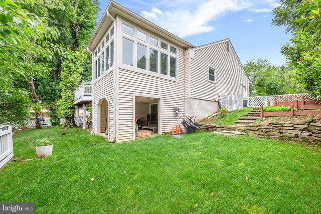 9212 WILLOW POND LN, Rockville, MD 20854