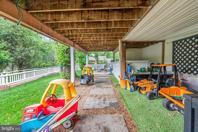 9212 WILLOW POND LN, Rockville, MD 20854