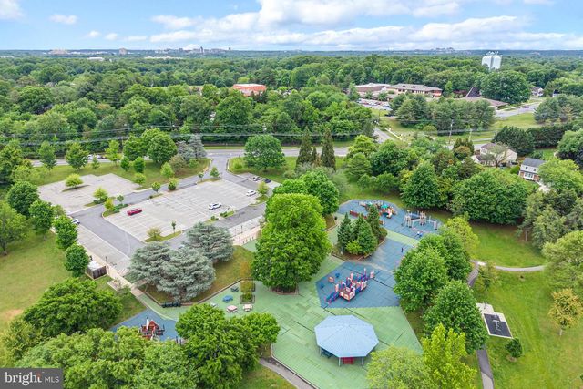 9212 WILLOW POND LN, Rockville, MD 20854