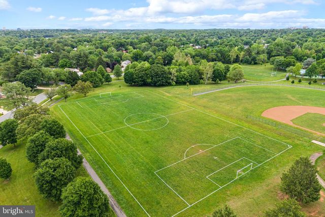 9212 WILLOW POND LN, Rockville, MD 20854