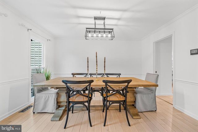 9212 WILLOW POND LN, Rockville, MD 20854