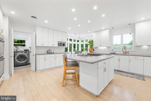 9212 WILLOW POND LN, Rockville, MD 20854