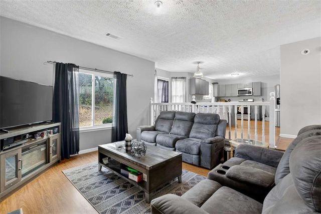 2792 Brandon Lake Drive, Snellville, GA 30039