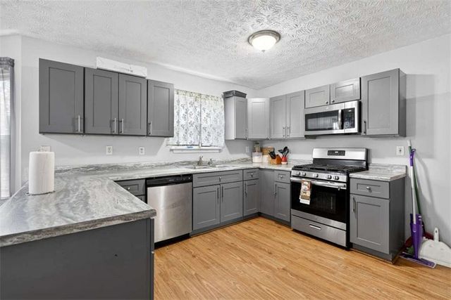 2792 Brandon Lake Drive, Snellville, GA 30039