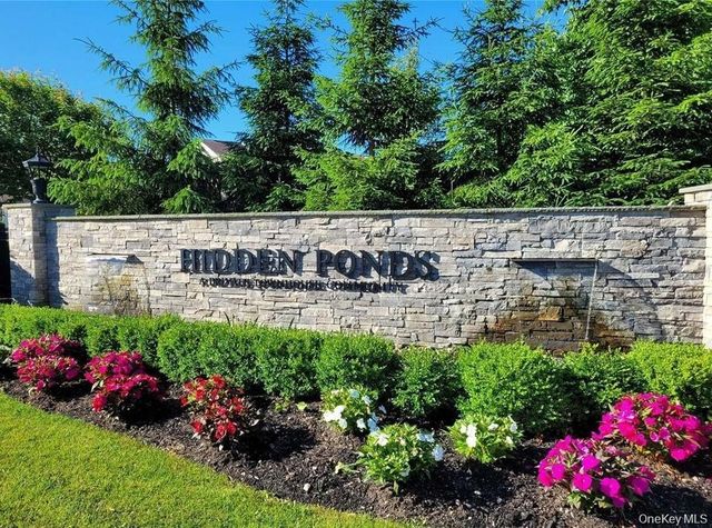 91 Hidden Ponds, Smithtown, NY 11787