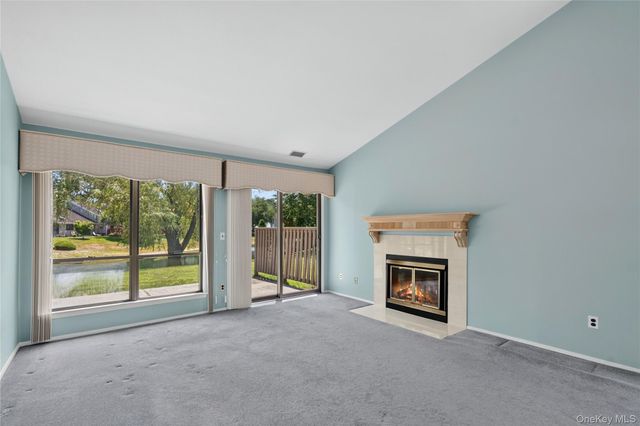 91 Hidden Ponds, Smithtown, NY 11787