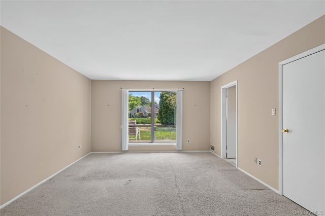 91 Hidden Ponds, Smithtown, NY 11787