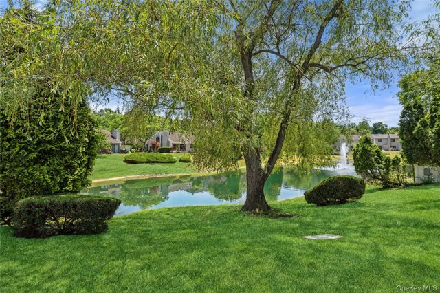 91 Hidden Ponds, Smithtown, NY 11787