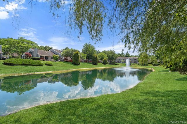 91 Hidden Ponds, Smithtown, NY 11787