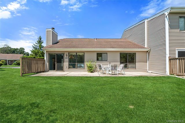 91 Hidden Ponds, Smithtown, NY 11787