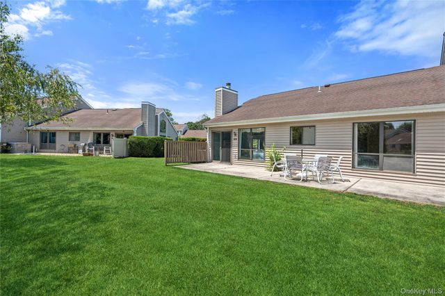 91 Hidden Ponds, Smithtown, NY 11787
