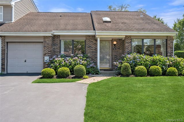 91 Hidden Ponds, Smithtown, NY 11787