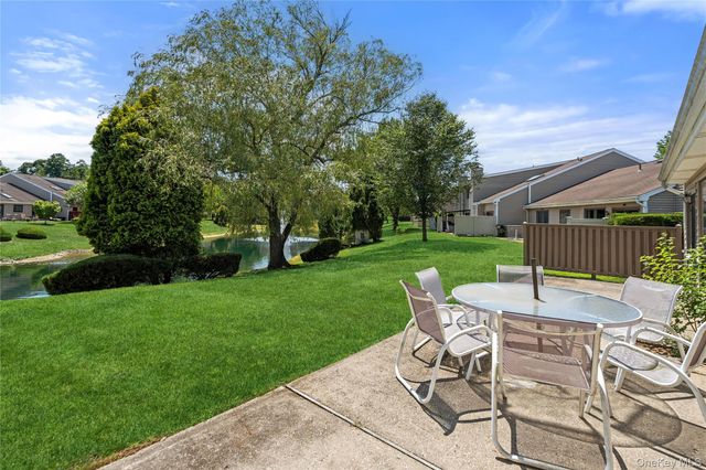 91 Hidden Ponds, Smithtown, NY 11787