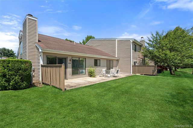 91 Hidden Ponds, Smithtown, NY 11787