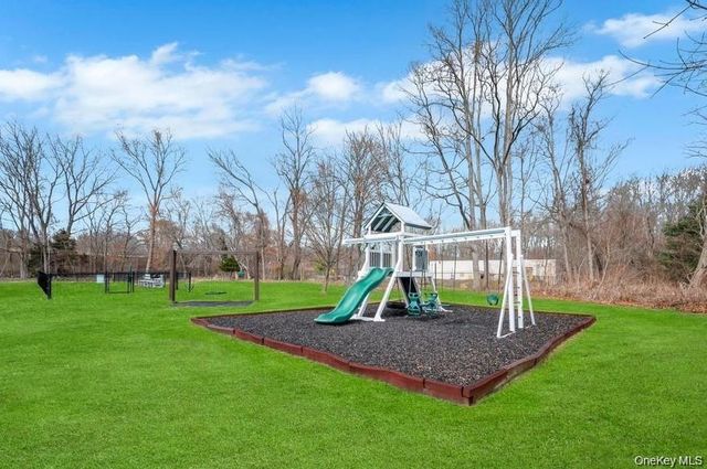 91 Hidden Ponds, Smithtown, NY 11787
