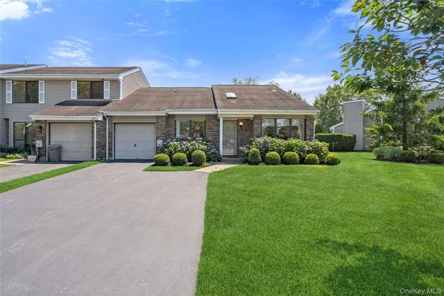 91 Hidden Ponds, Smithtown, NY 11787