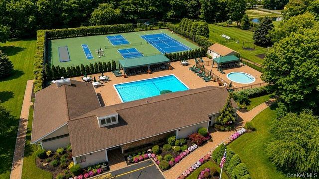 91 Hidden Ponds, Smithtown, NY 11787