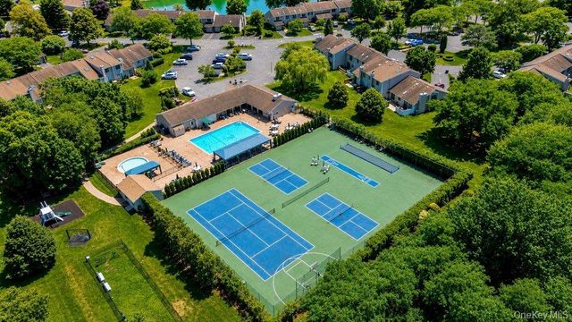 91 Hidden Ponds, Smithtown, NY 11787