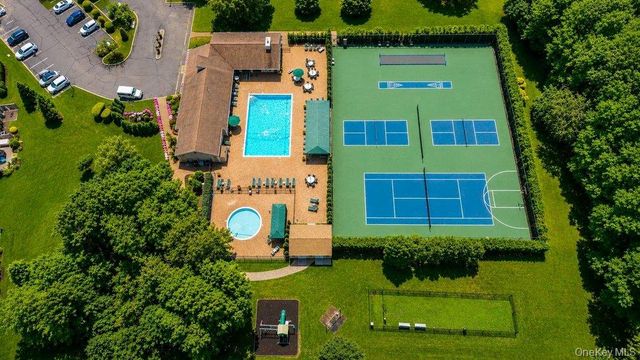 91 Hidden Ponds, Smithtown, NY 11787