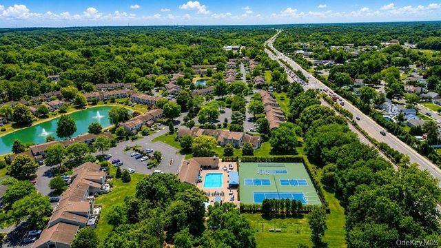 91 Hidden Ponds, Smithtown, NY 11787