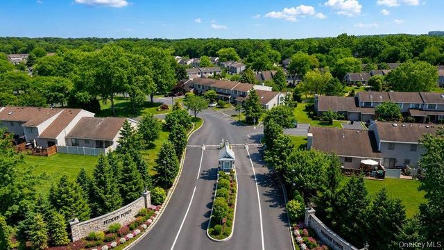 91 Hidden Ponds, Smithtown, NY 11787