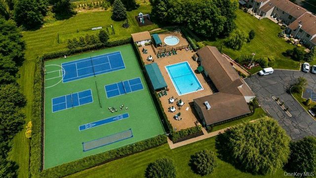 91 Hidden Ponds, Smithtown, NY 11787