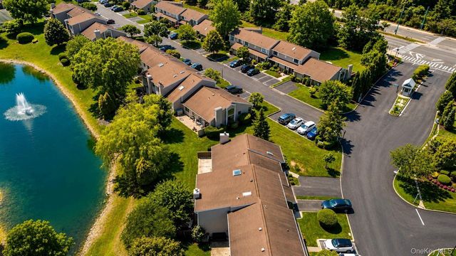 91 Hidden Ponds, Smithtown, NY 11787