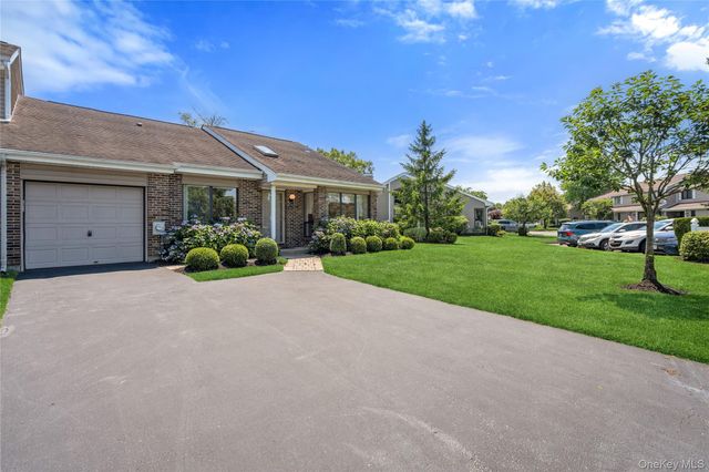 91 Hidden Ponds, Smithtown, NY 11787
