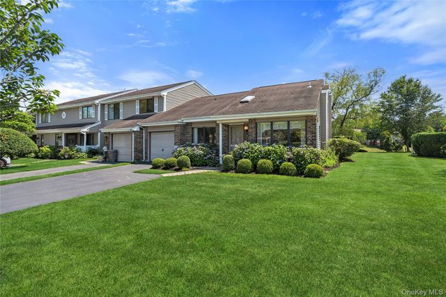 91 Hidden Ponds, Smithtown, NY 11787