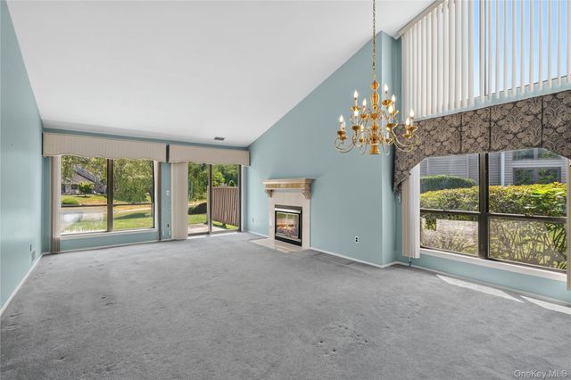 91 Hidden Ponds, Smithtown, NY 11787