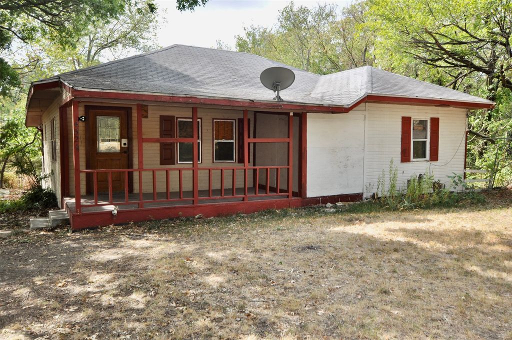 4324 S Cedar Circle Drive, Dallas, TX 75237 — exterior