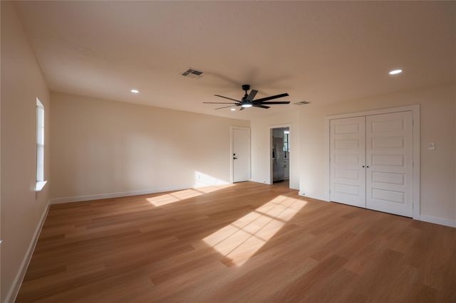 24118 E Lake Houston Pkwy, Huffman, TX 77336