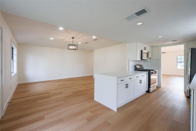 24118 E Lake Houston Pkwy, Huffman, TX 77336