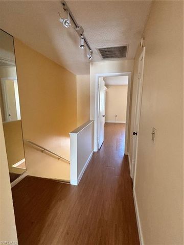 296 4th AVE S 296, Naples, FL 34102