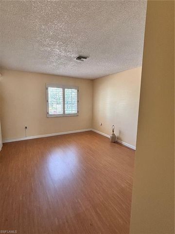 296 4th AVE S 296, Naples, FL 34102