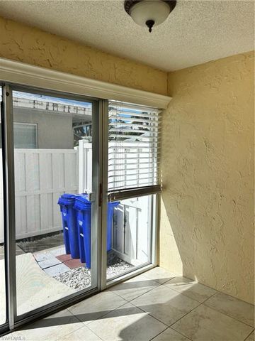 296 4th AVE S 296, Naples, FL 34102