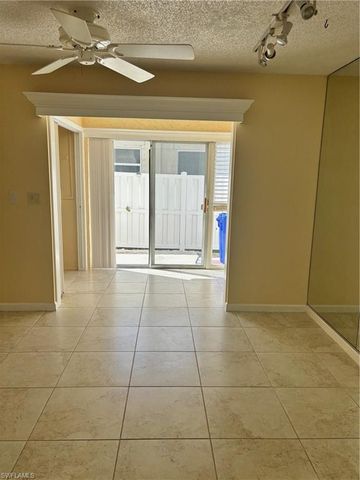 296 4th AVE S 296, Naples, FL 34102