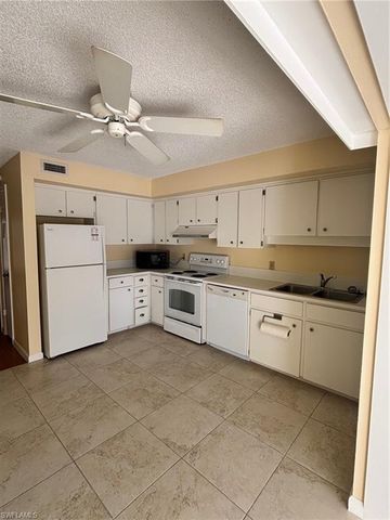 296 4th AVE S 296, Naples, FL 34102