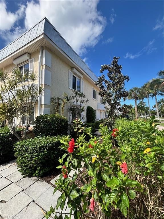 296 4th AVE S 296, Naples, FL 34102