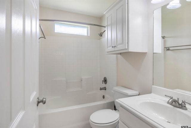 201 COUNTY ROAD 3821, Troup, TX 75789