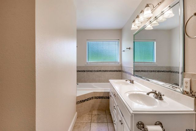 201 COUNTY ROAD 3821, Troup, TX 75789