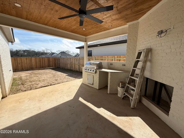 109 Meadow Walk Drive, Broussard, LA 70518