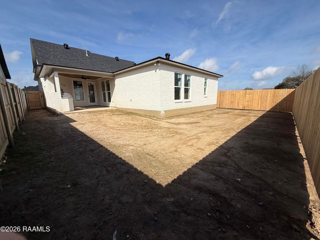 109 Meadow Walk Drive, Broussard, LA 70518