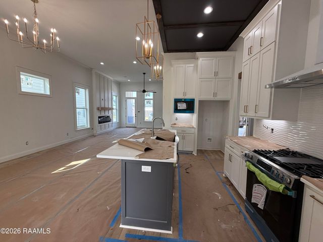 109 Meadow Walk Drive, Broussard, LA 70518