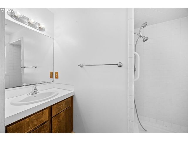 557 PLAT B Rd, Sutherlin, OR 97479